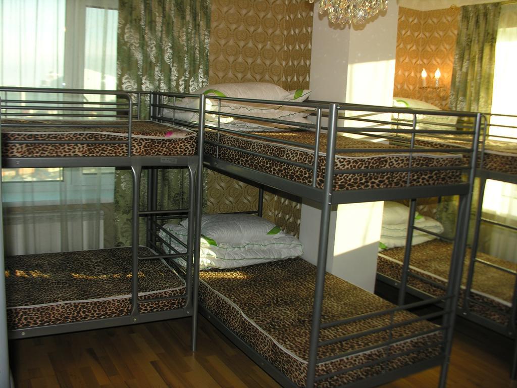 Triumph Astana Hostel Kamer foto