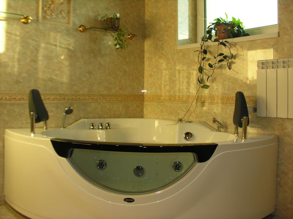 Triumph Astana Hostel Buitenkant foto